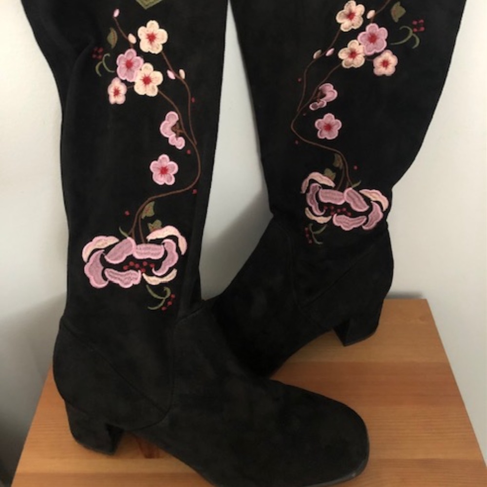 Black Boots with pink flowers